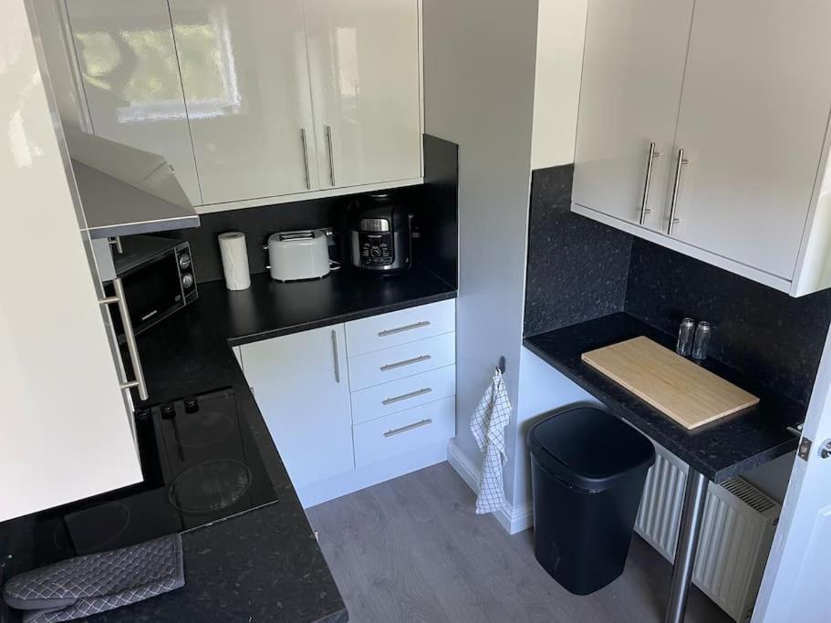 4 Caledonian Road Apartment *